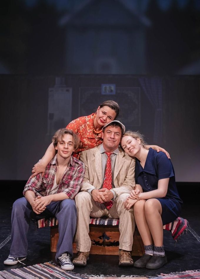 Спектакль «Любовь и голуби»