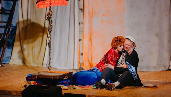 Спектакль «Любовь и голуби»