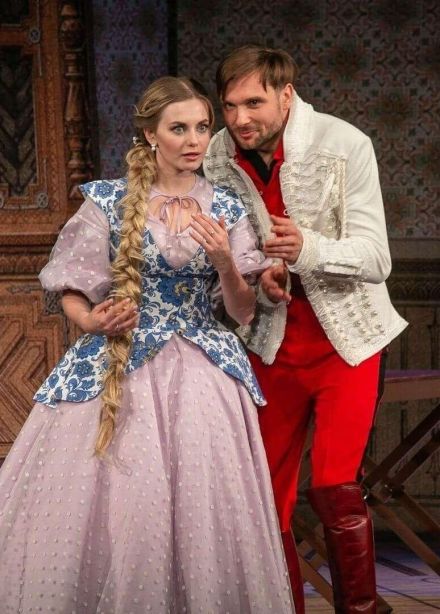 Спектакль «Не в свои сани не садись»